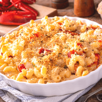 smoky macaroni and cheese with fire roasted tomatoes and breadcrumbs
