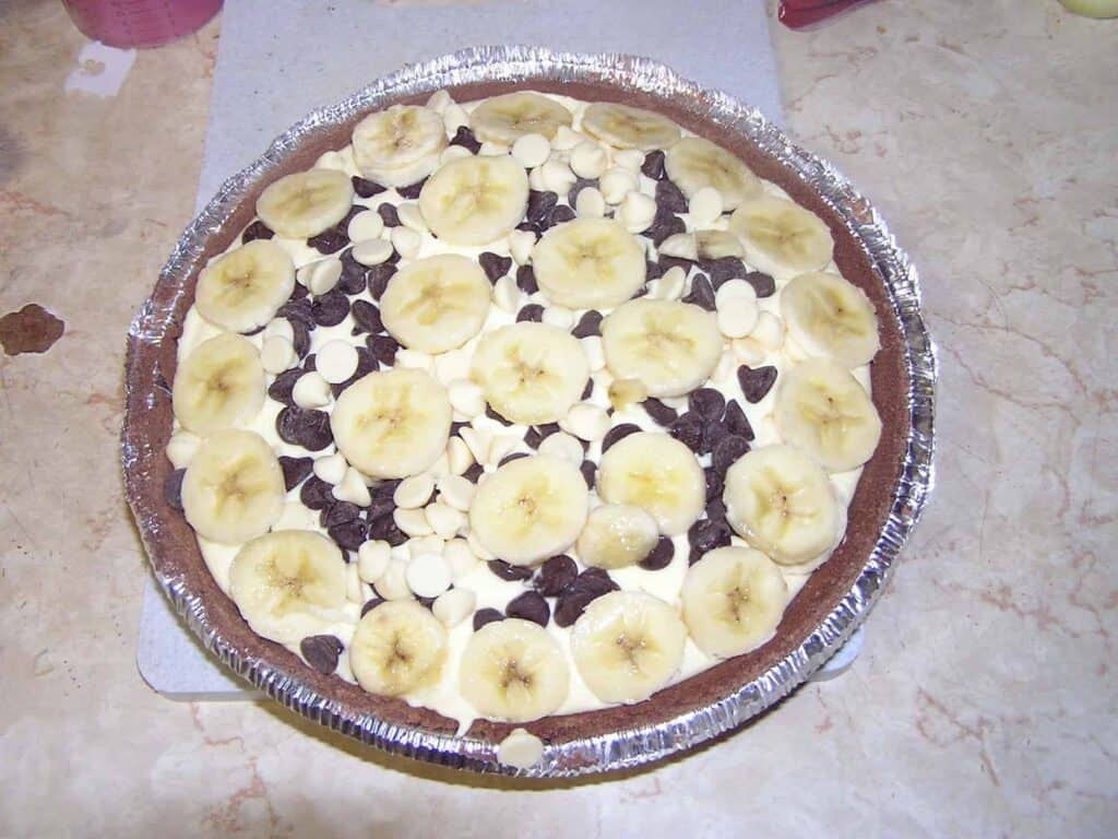 Quick & Easy Banana Cream Pie Can you see the Christmas tree design on top? I got creative with my banana slices.