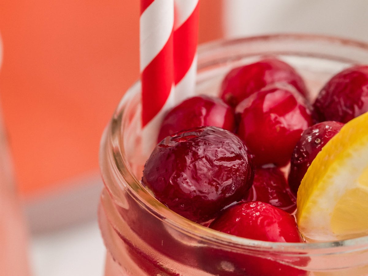 Easy cranberry lemonade for summer parties
