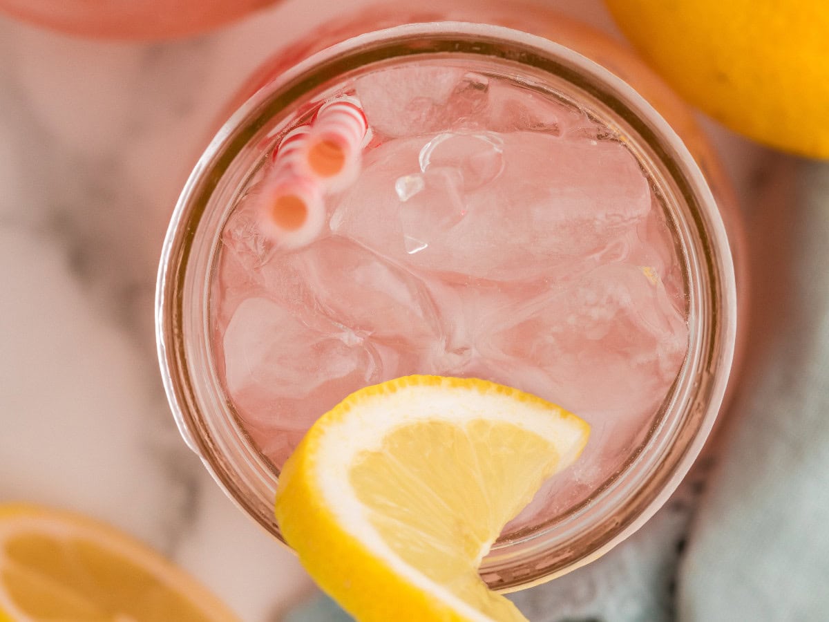 Sweet and tart cranberry lemonade drink