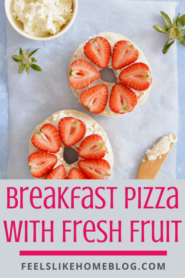 The best breakfast pizza recipe with fresh fruit - This super healthy breakfast pizza recipe is simple and very easy because it uses a mini bagel as the crust. Great for morning, brunch, or lunch.