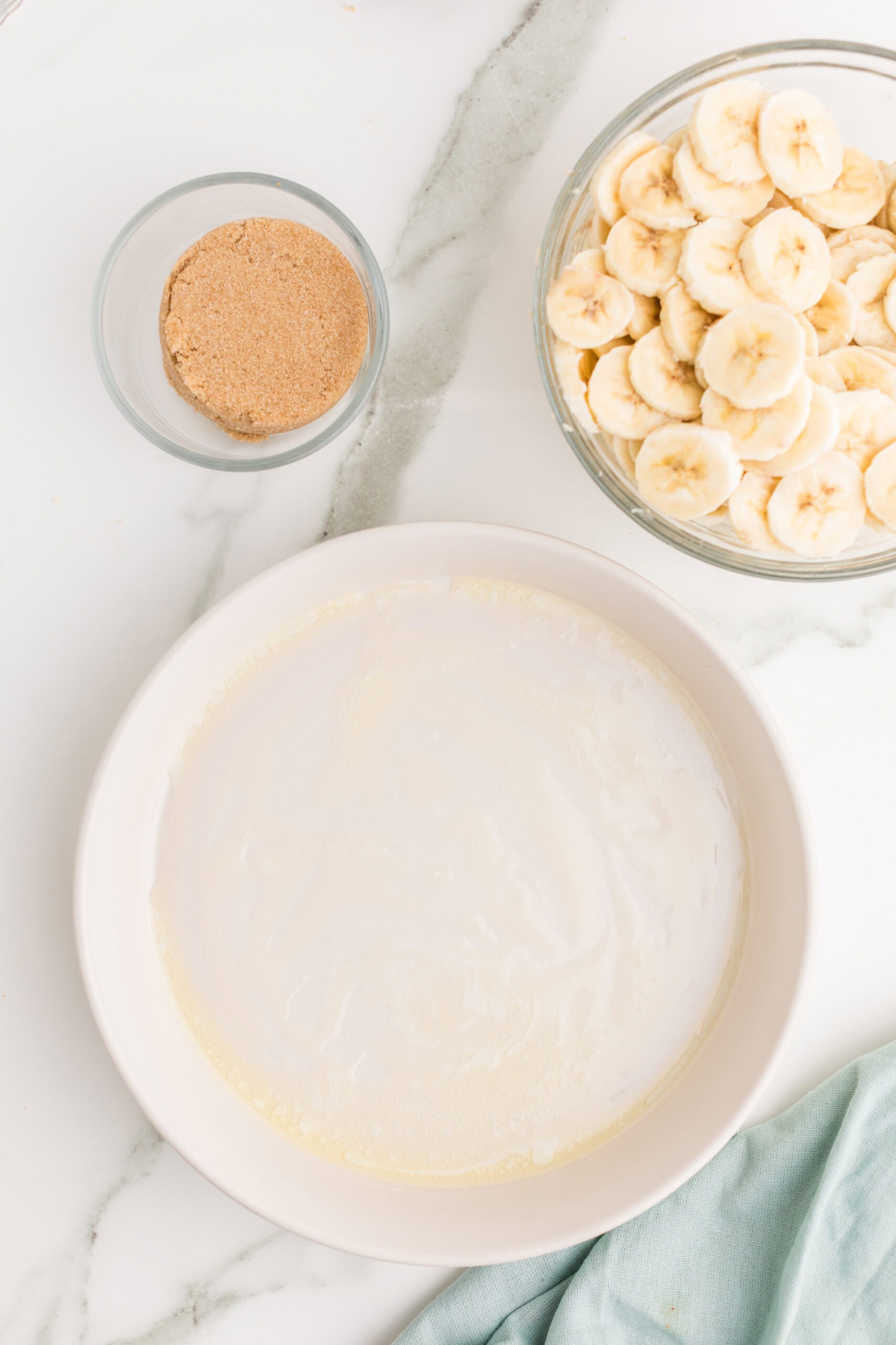 Easy banana cobbler recipe with sliced bananas