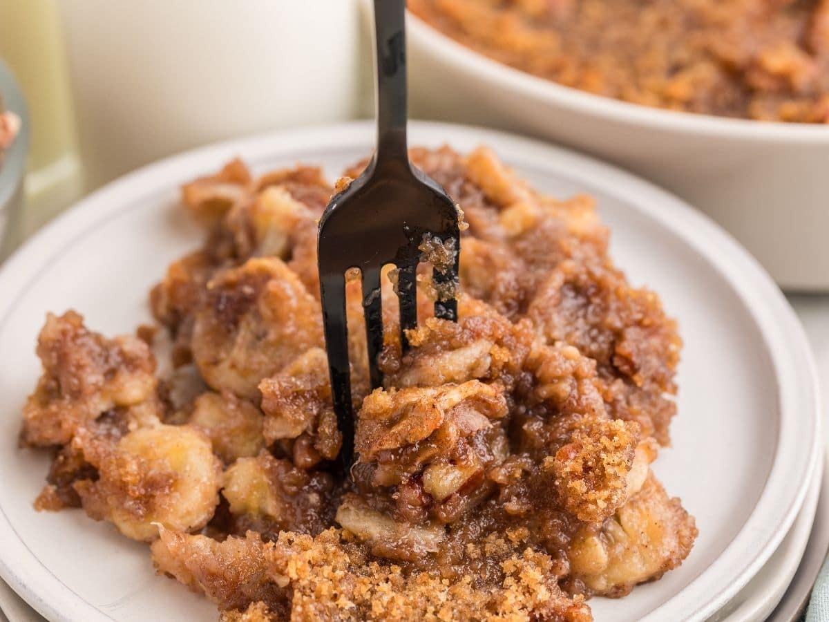 Easy baked banana dessert with cinnamon pecans