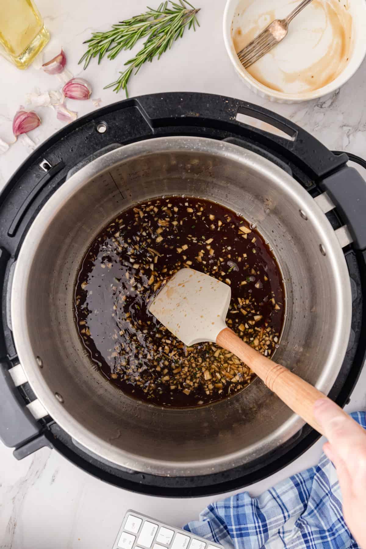 add balsamic sauce to Instant Pot