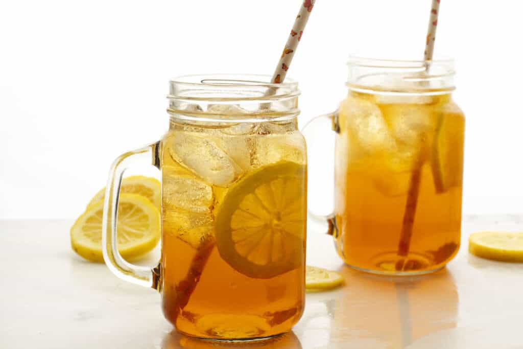 two glasses of sweet tea with straws