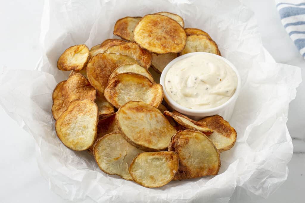 https://feelslikehomeblog.com/wp-content/uploads/2021/08/homemade-air-fried-potato-chips-wide-2-1024x683.jpg