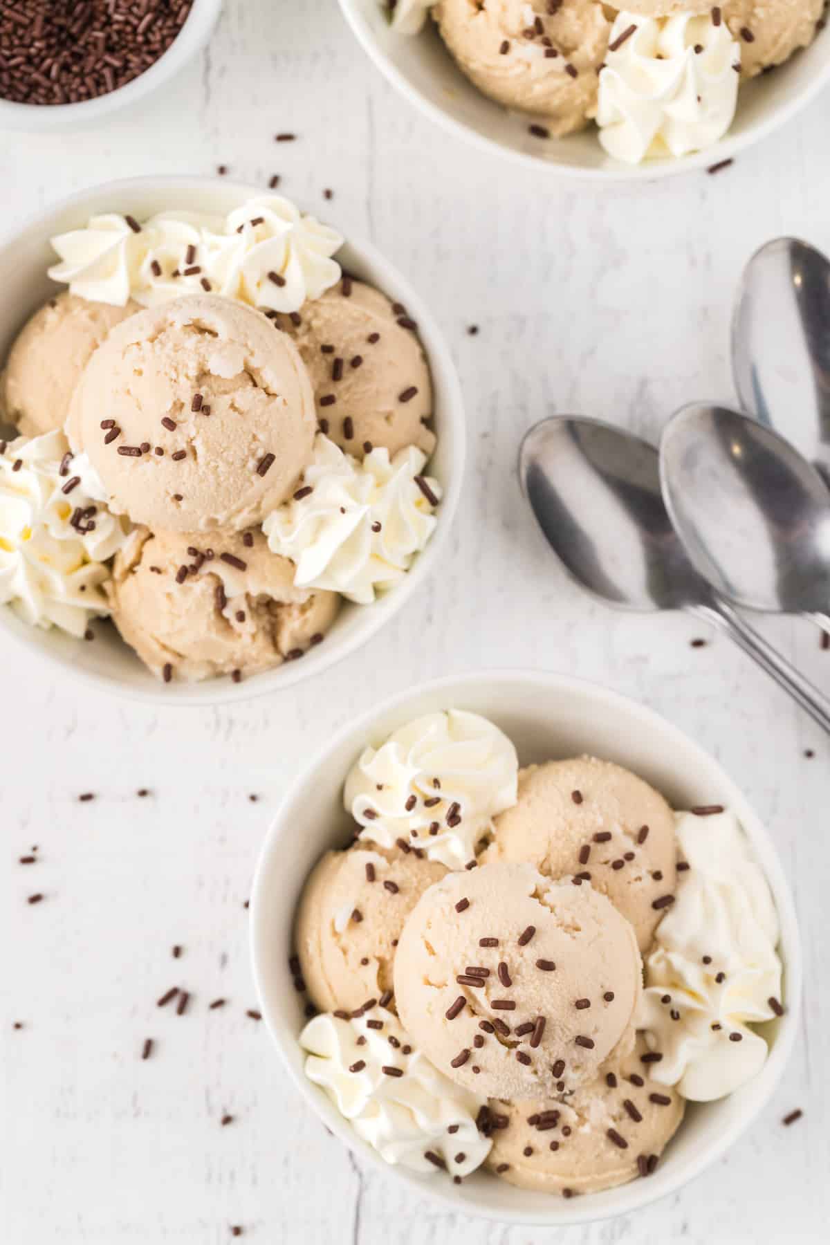 two bowls of root beer ice cream