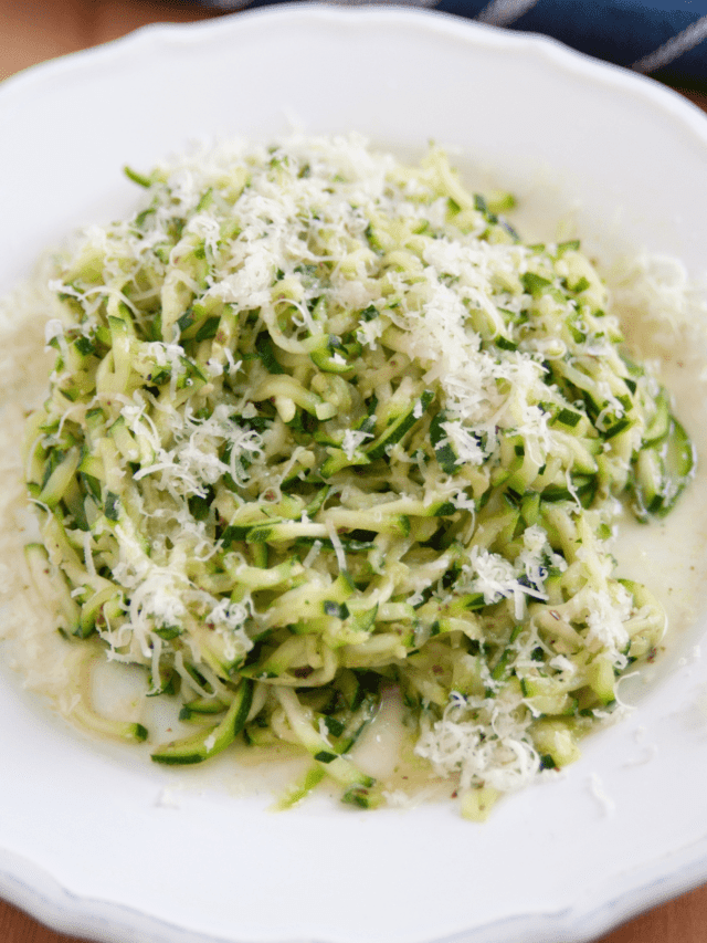 GARLIC PARMESAN ZUCCHINI NOODLES STORY