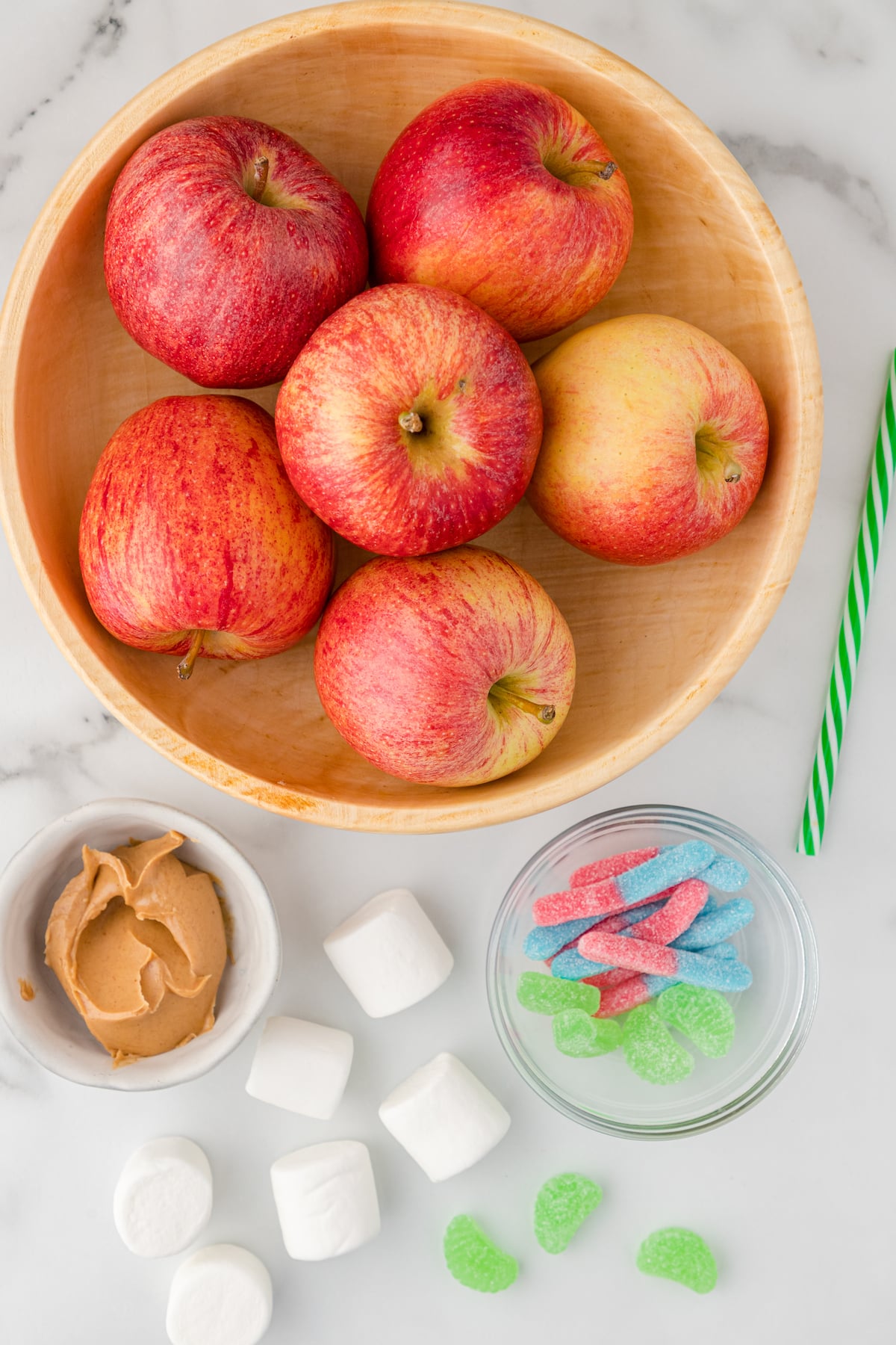 apple snack ingredients including peanut butter and marshmallows