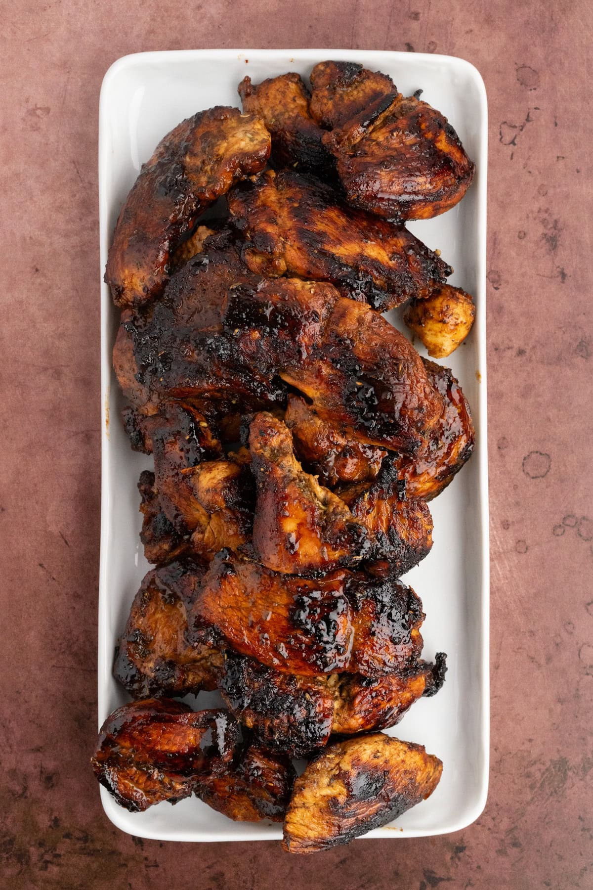 balsamic chicken that has been marinated with balsamic vinegar and herbs on a platter