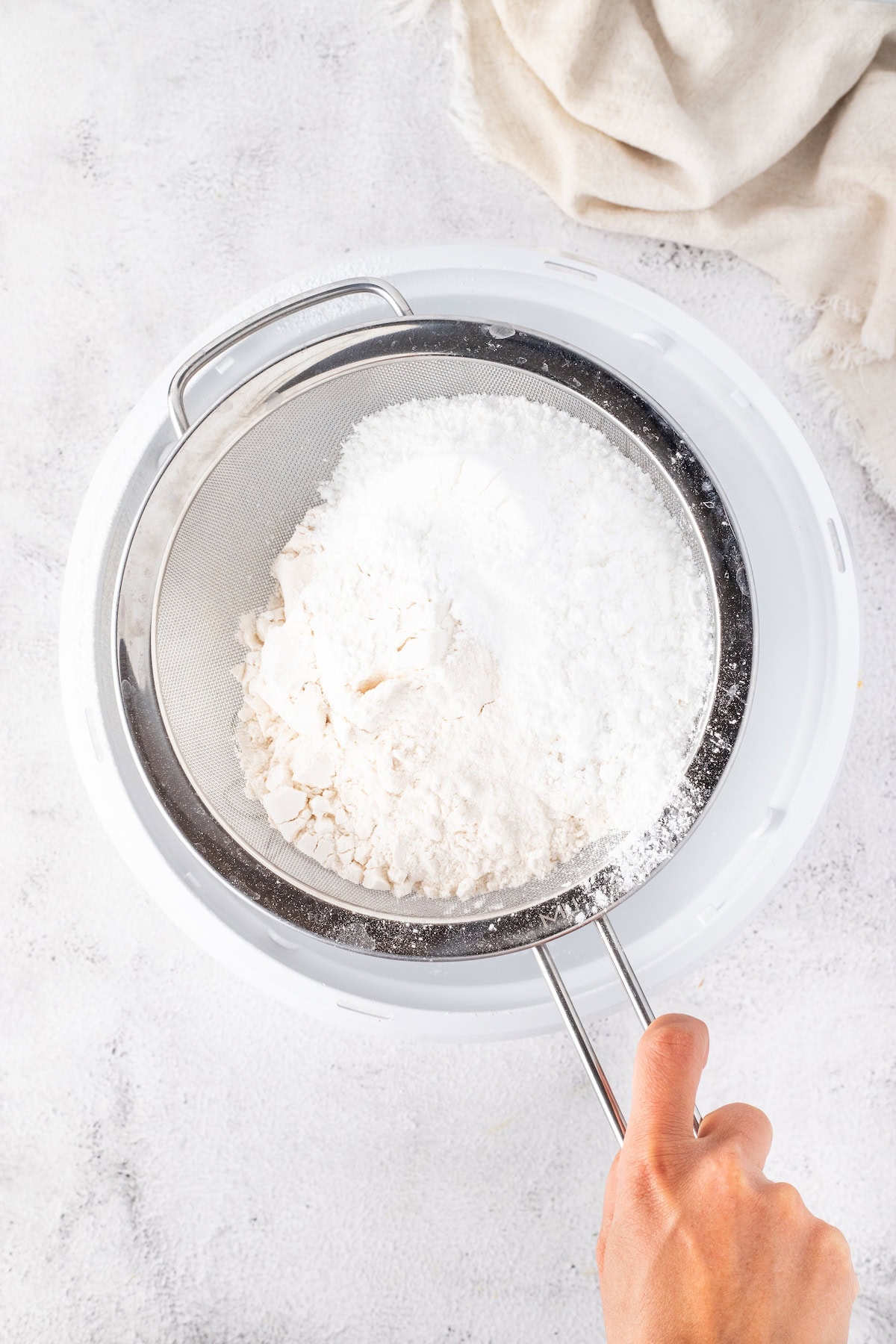 sift the flour and powdered sugar