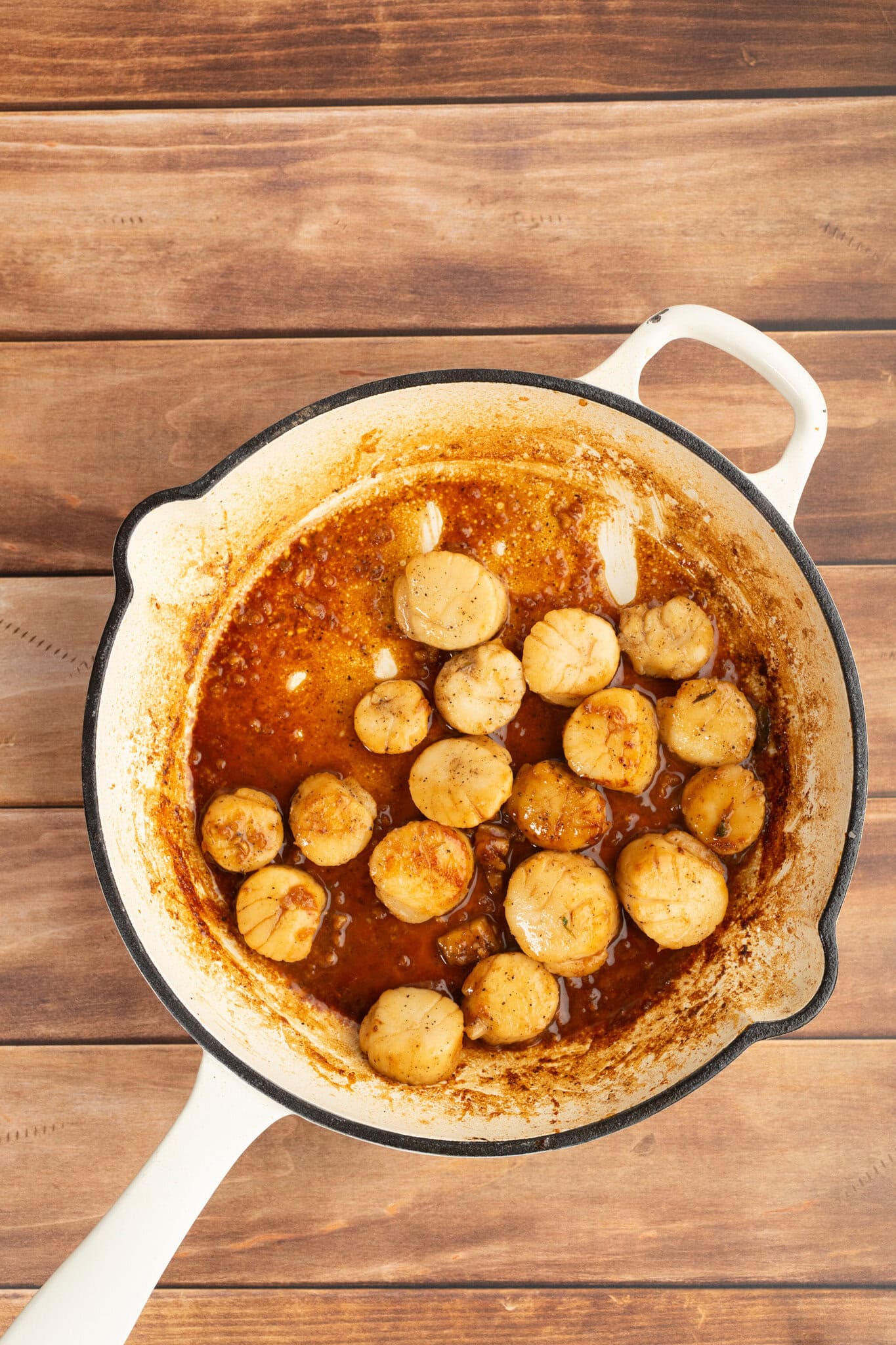 add the scallops back into the white wine garlic butter sauce