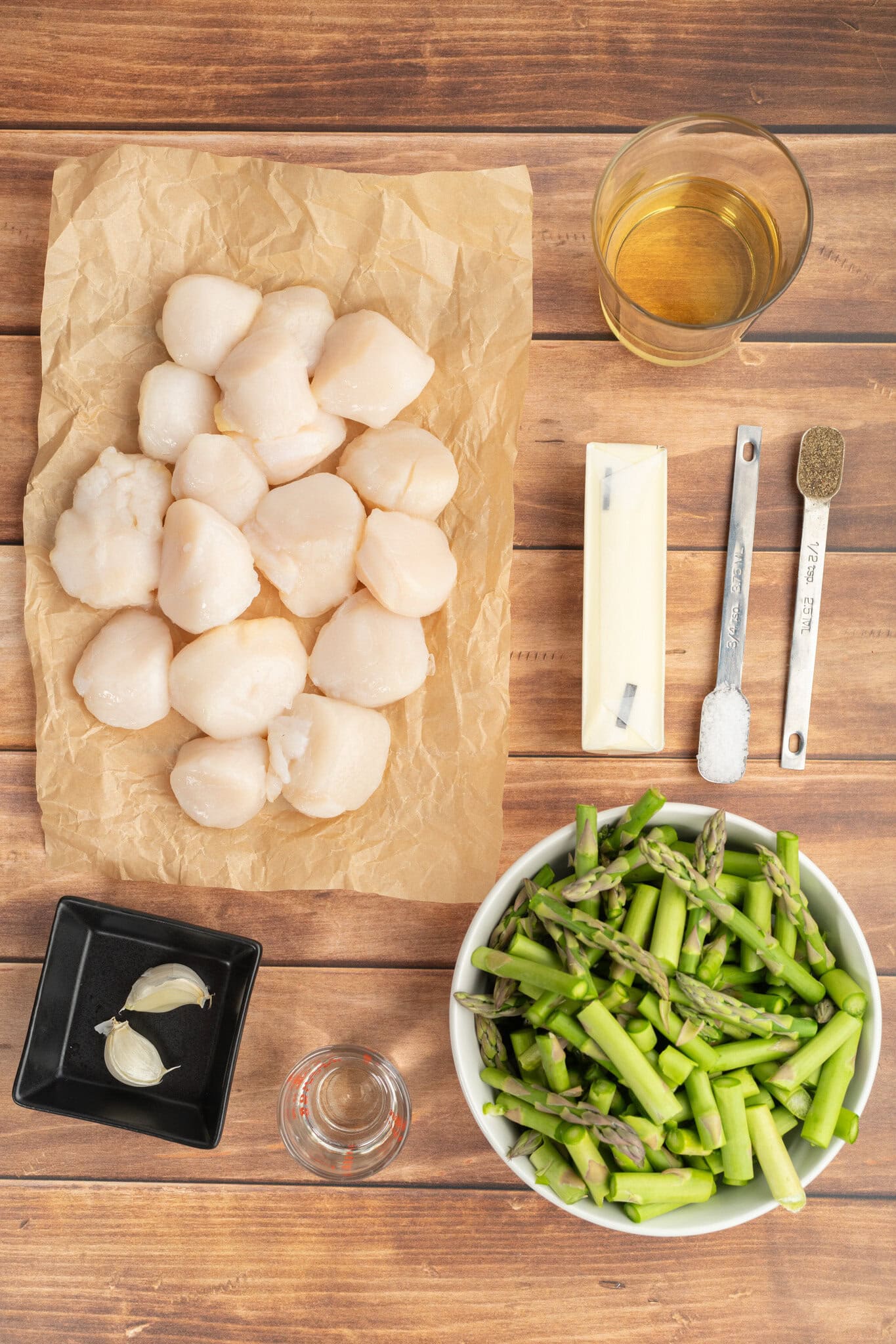 Scallops and pasta with asparagus in a white wine garlic butter sauce ingredients