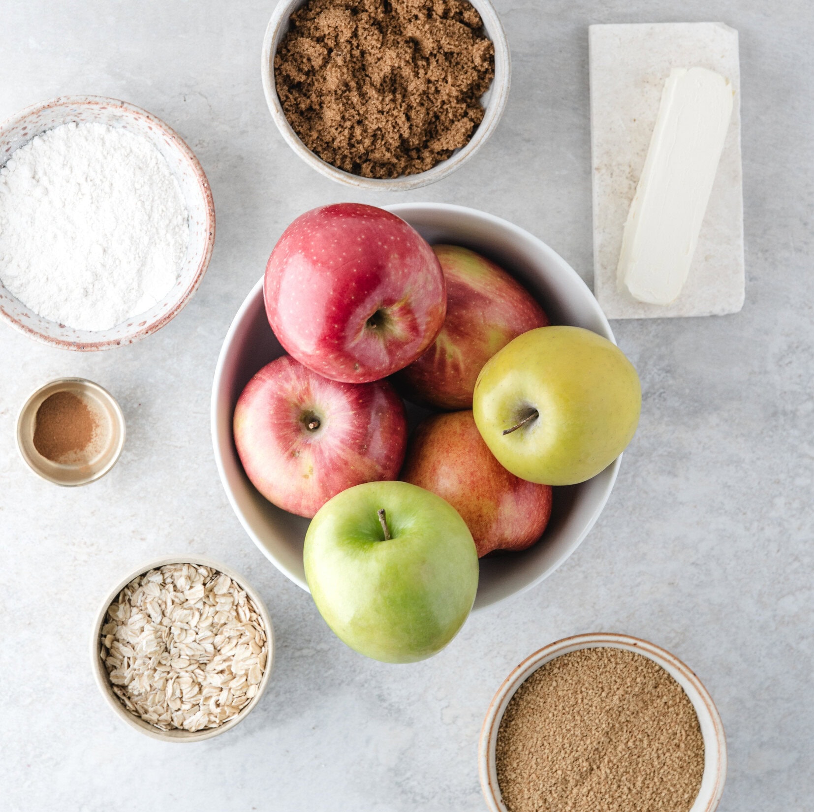 in this apple crisp with oats and graham crackers there are 7 ingredients, apples, brown & white sugar, butter, flour, cinnamon, rolled oats and graham cracker