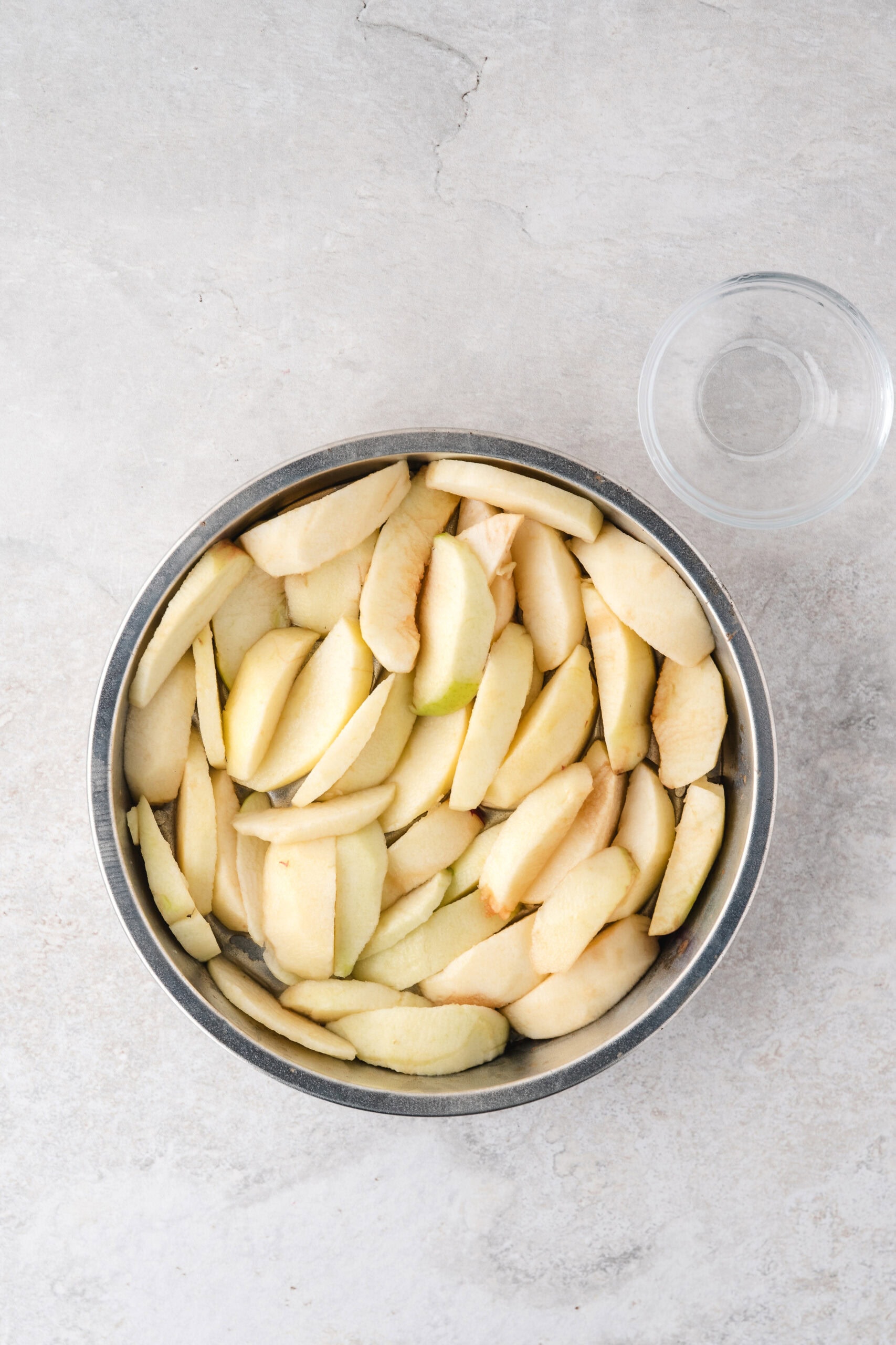 In this apple crisp without oats is granny smith apples that have been peeled and cored. Arranged in a circular 9x9 pan. However, not overlapping, just apples arrranged in a single layer.