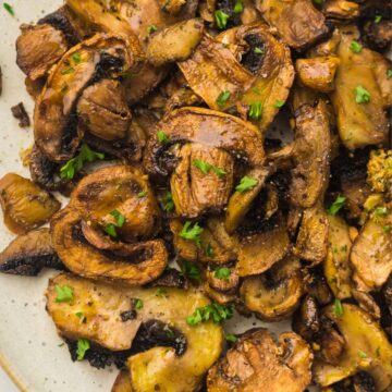 air fryer mushrooms on a white plate