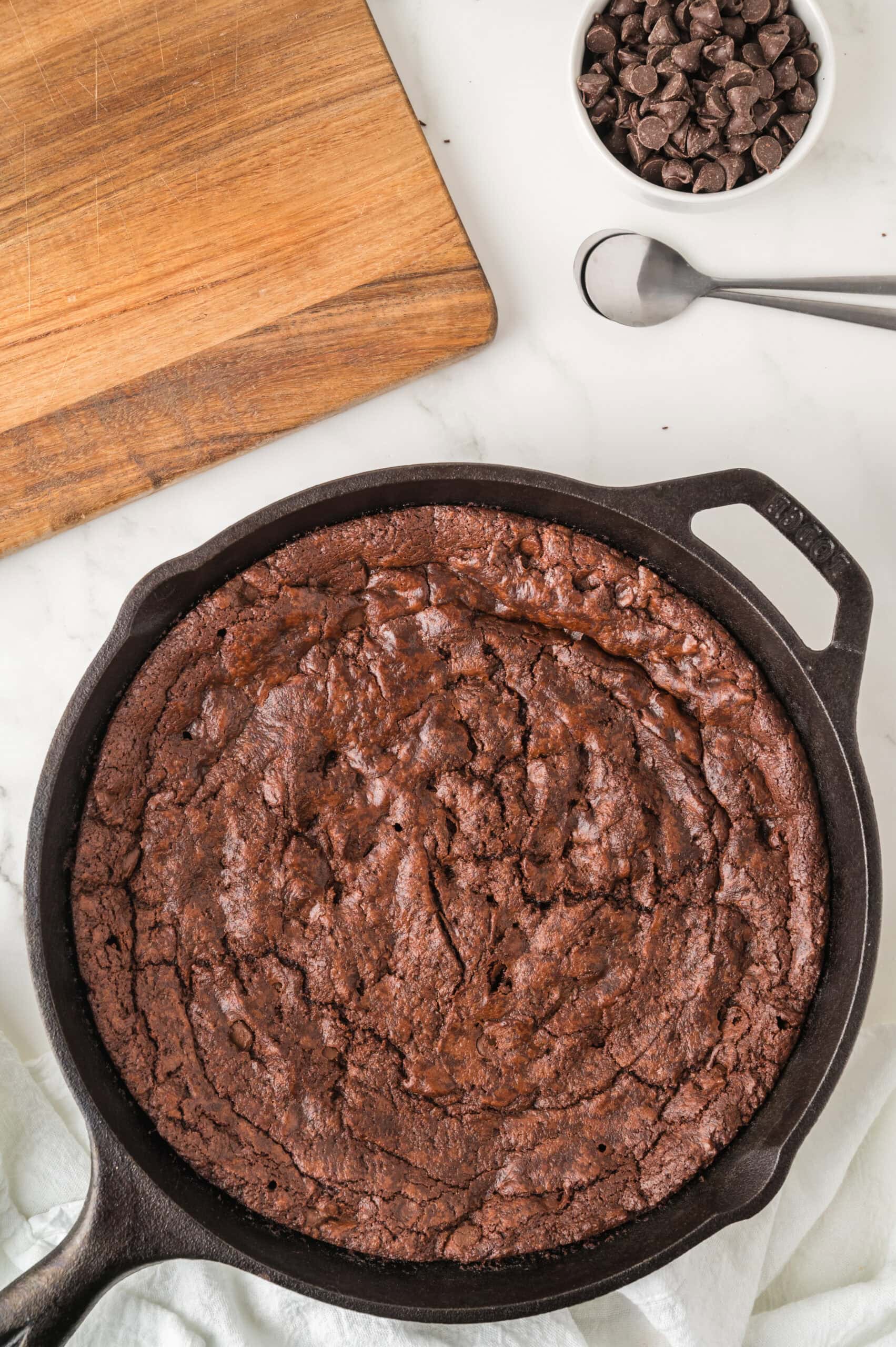 The process of the brownie skillet cooling after baking