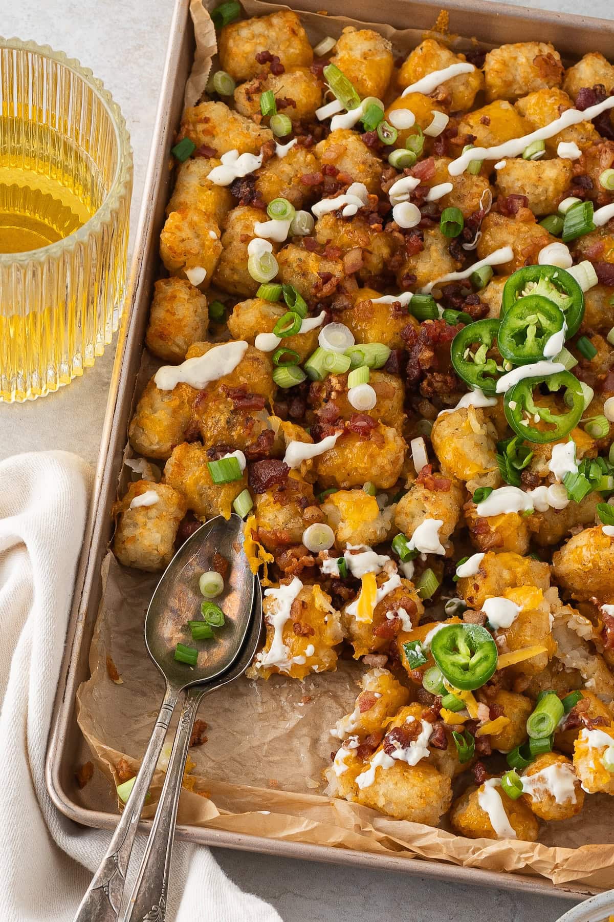a tray of loaded cheesy tater tots totchos