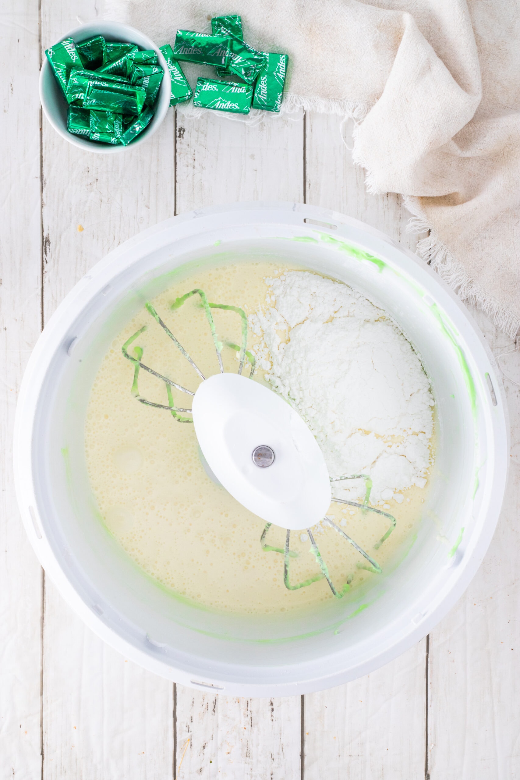 Whipping in powdered sugar with heavy cream