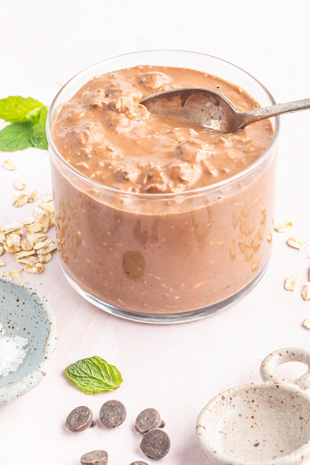 mint chocolate overnight oats after mixing