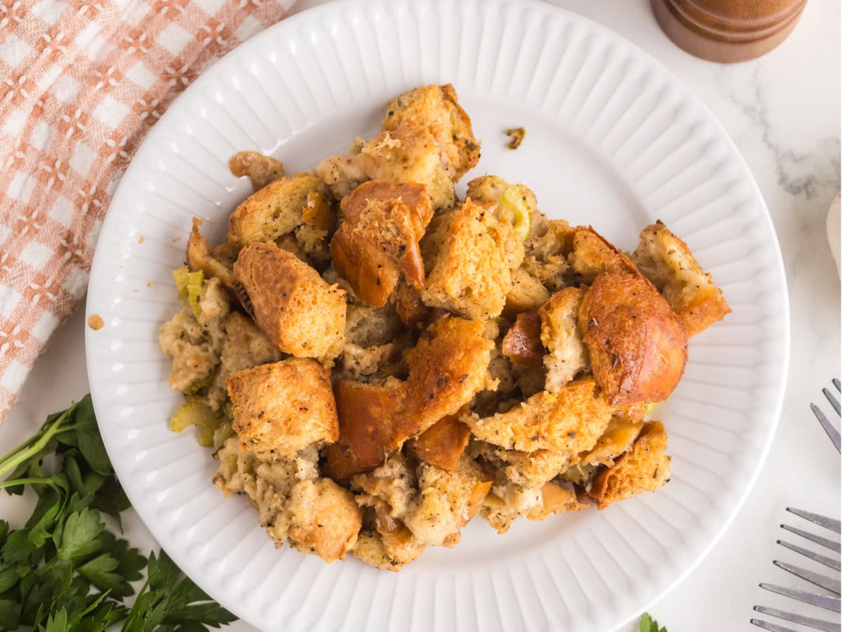 Classic Thanksgiving bread stuffing