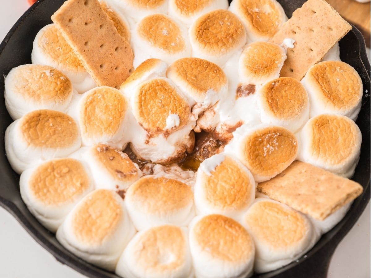 Toasted Reese’s skillet s’mores dip
