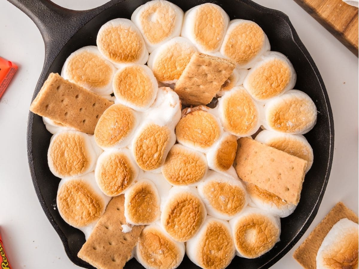Cast iron marshmallow s’mores dip