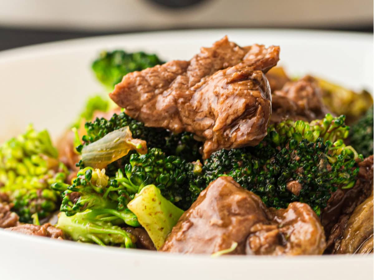 Slow cooker beef and broccoli dinner