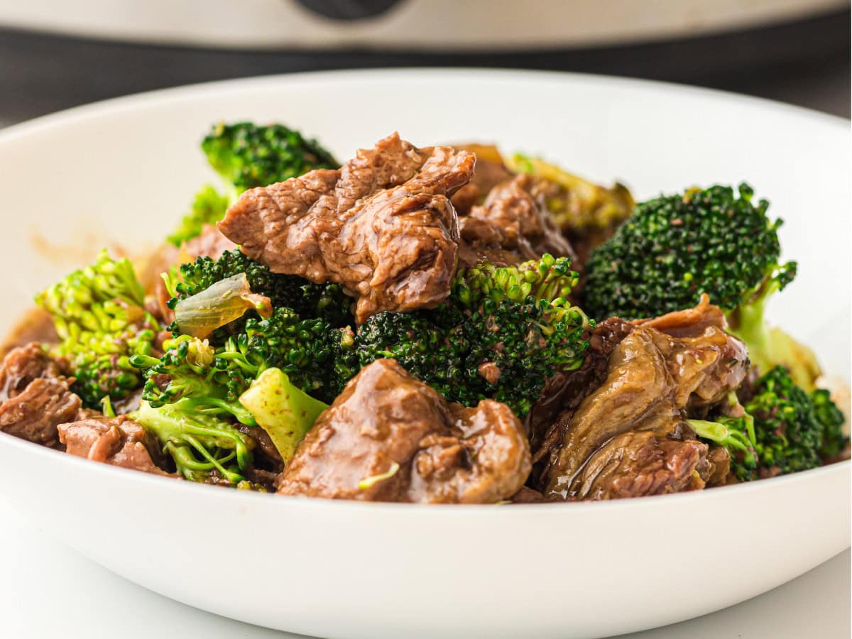 Tender beef strips with broccoli