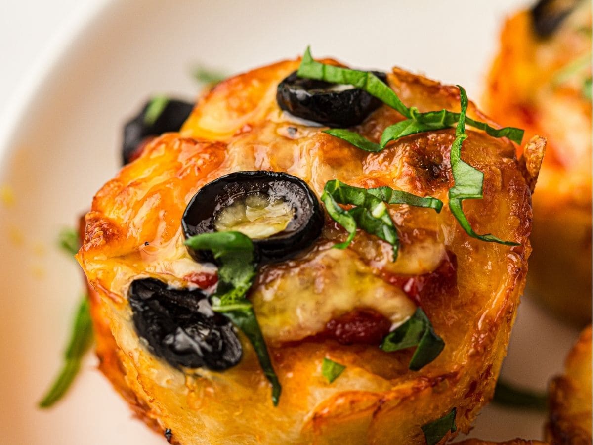 Cheesy pizza muffins with soft centers