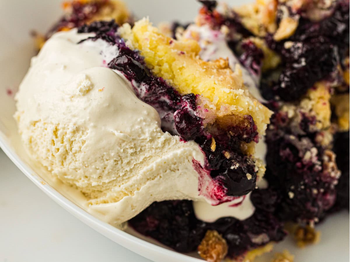 Mixed berry dump cake with ice cream