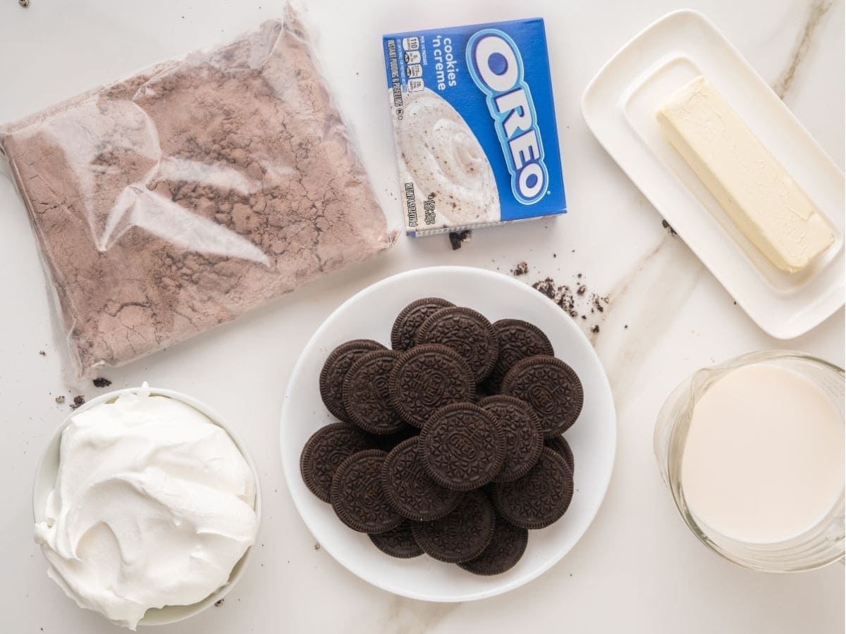 Oreo dump cake ingredients for baking