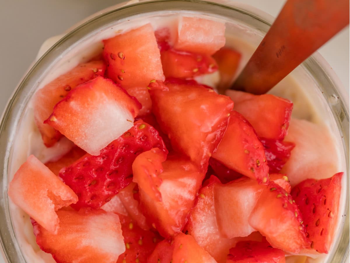 Strawberry overnight oats with protein powder