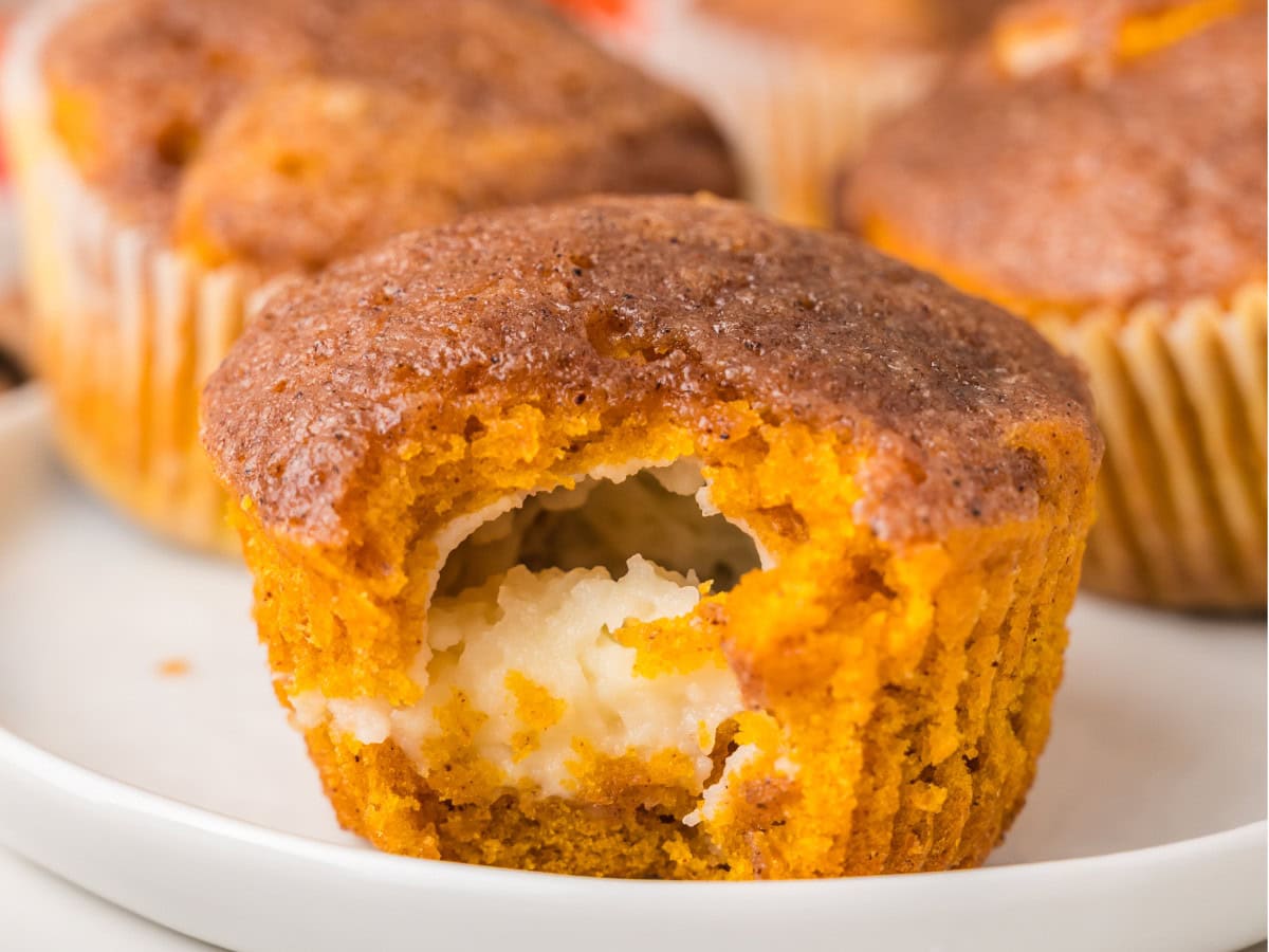 Cinnamon pumpkin cream cheese muffins