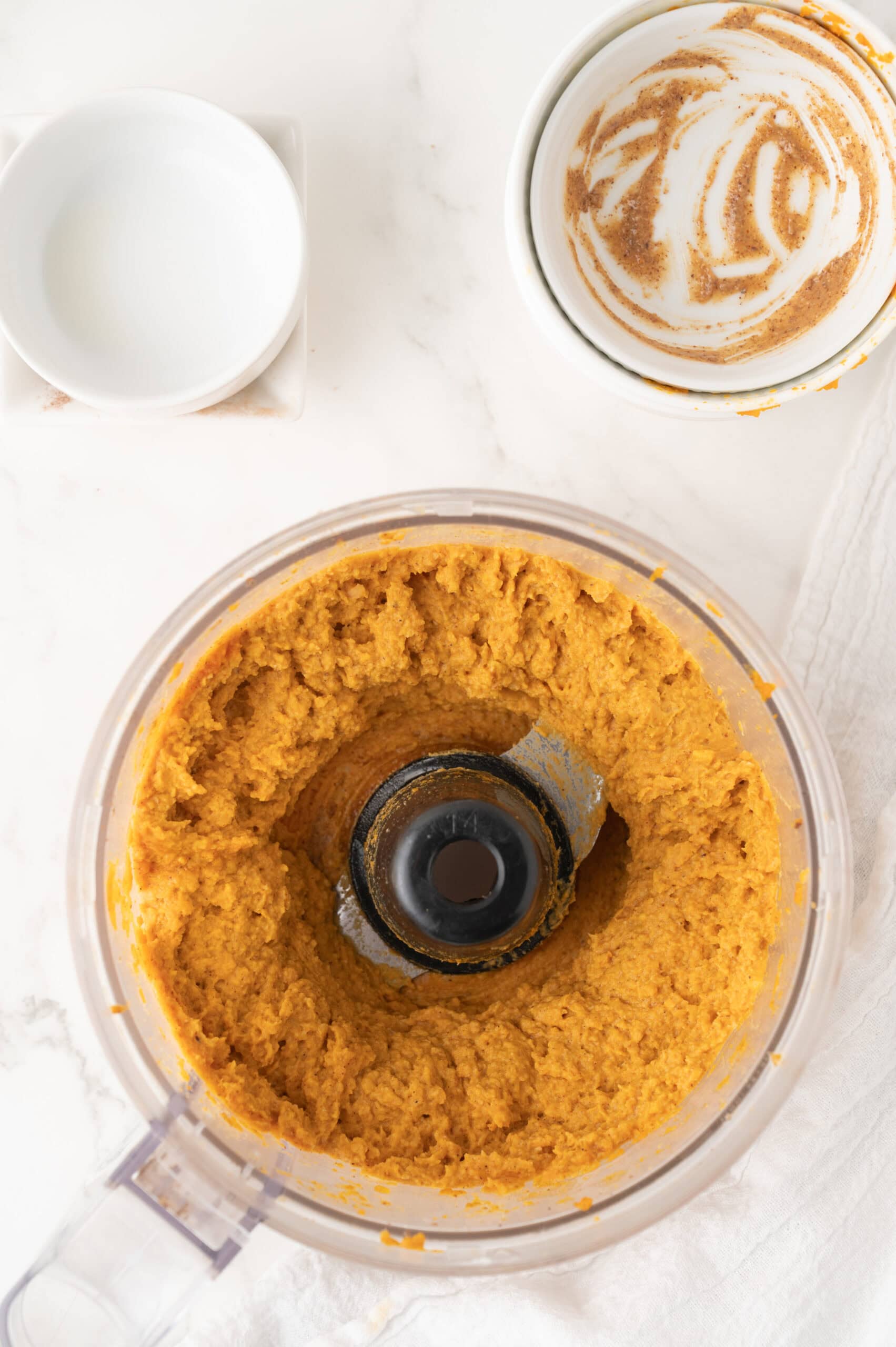 Smooth pumpkin hummus