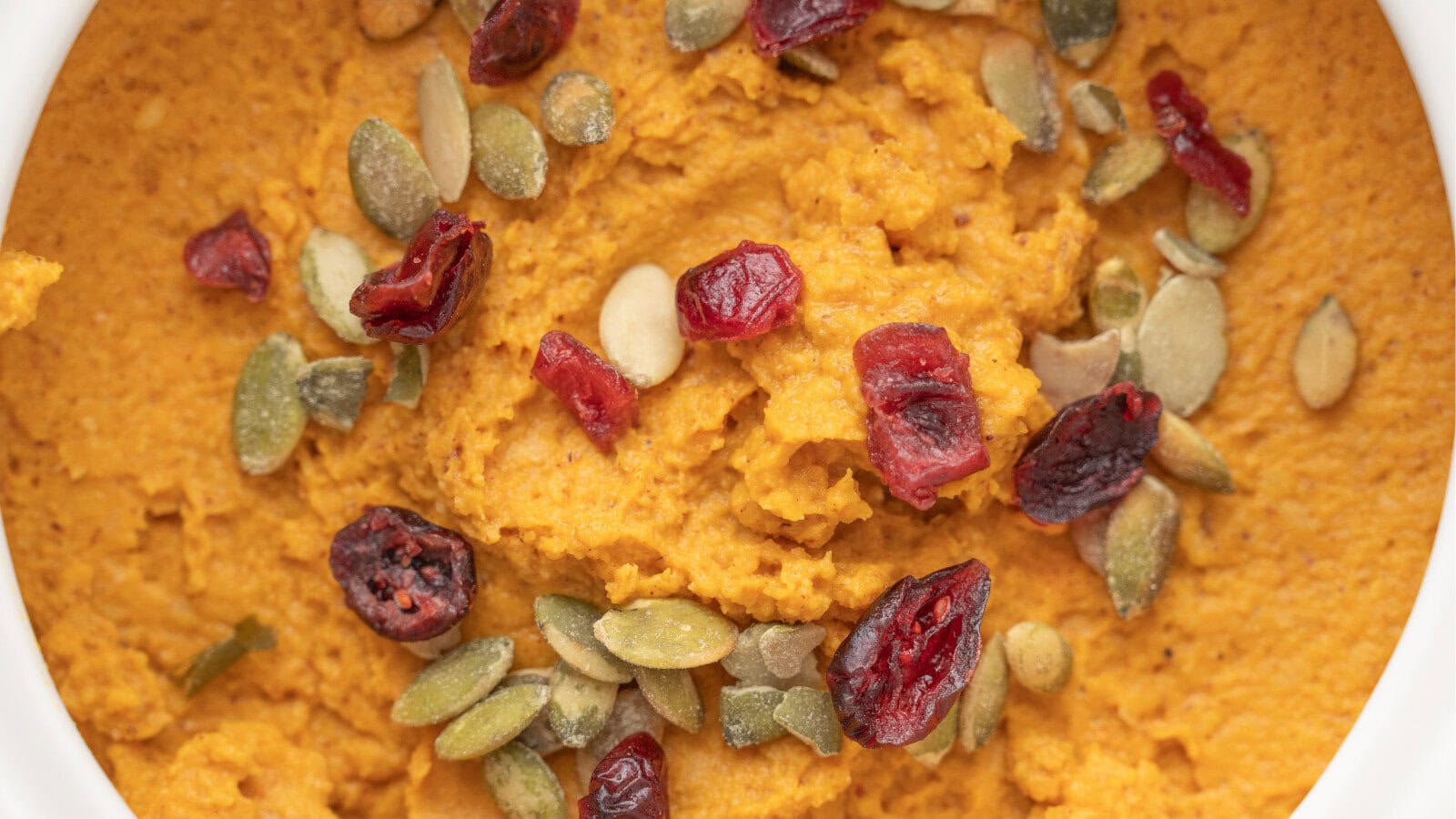 Creamy pumpkin hummus