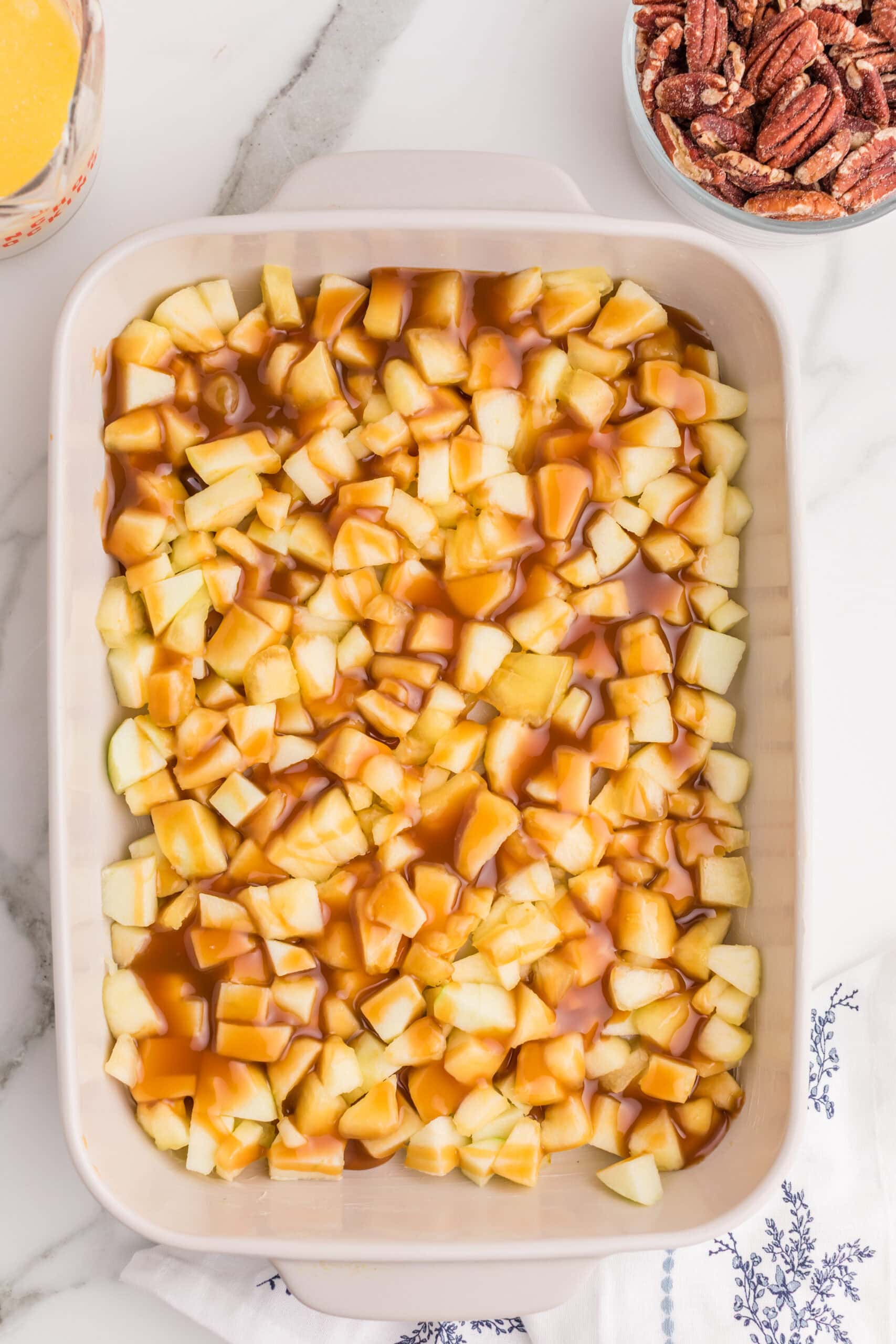 Caramel apple dump cake with fresh apples