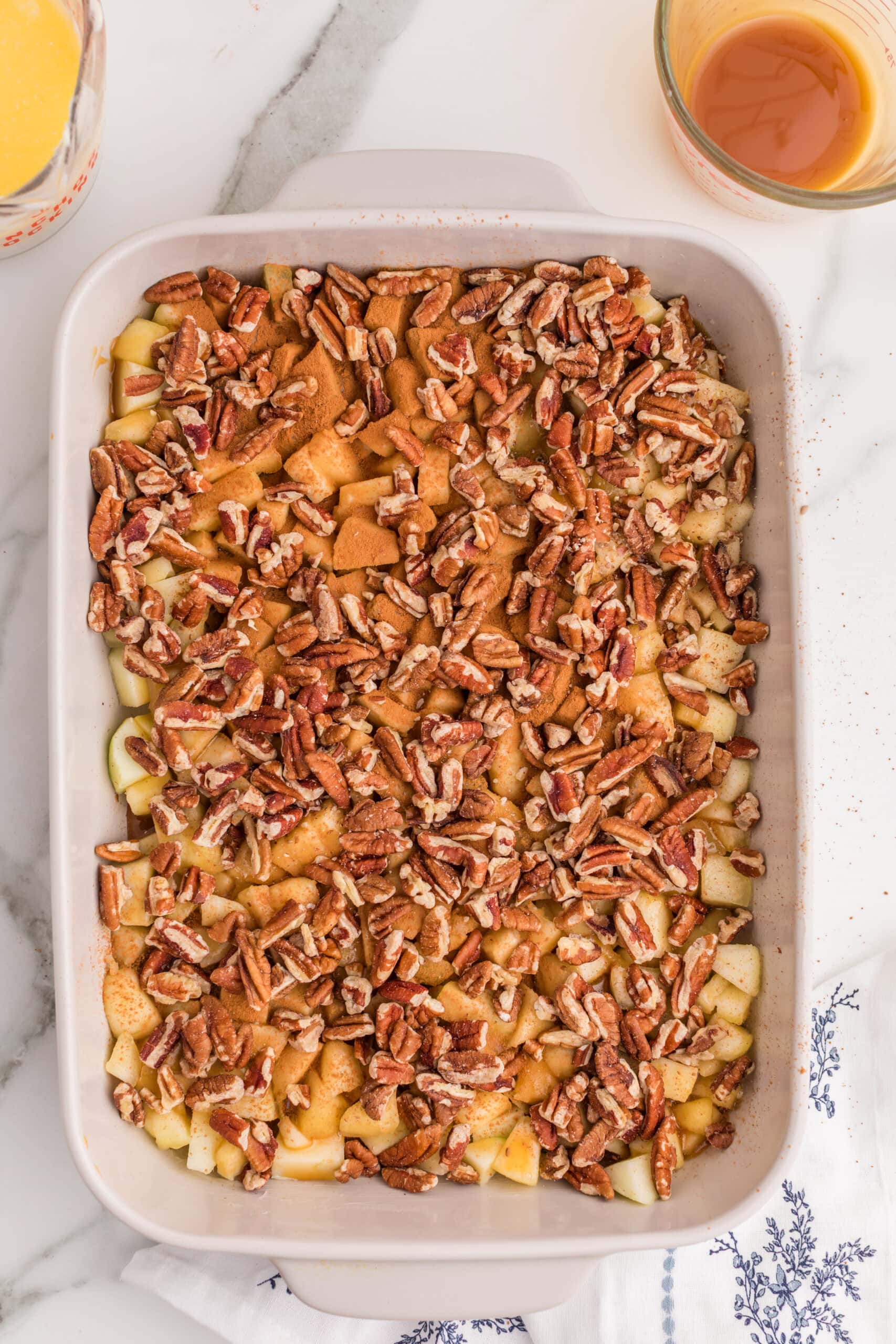 Cinnamon pecan apple dump cake filling