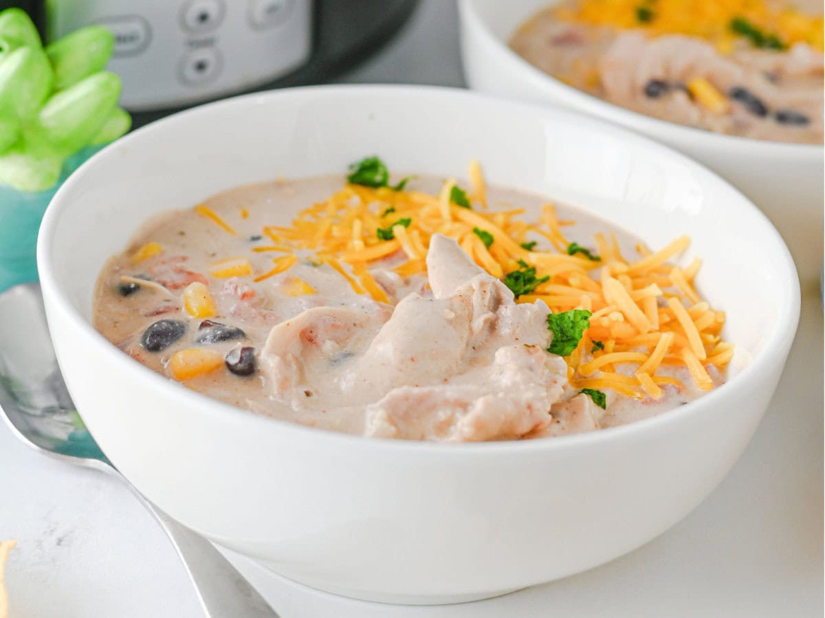 Creamy slow cooker chicken chili