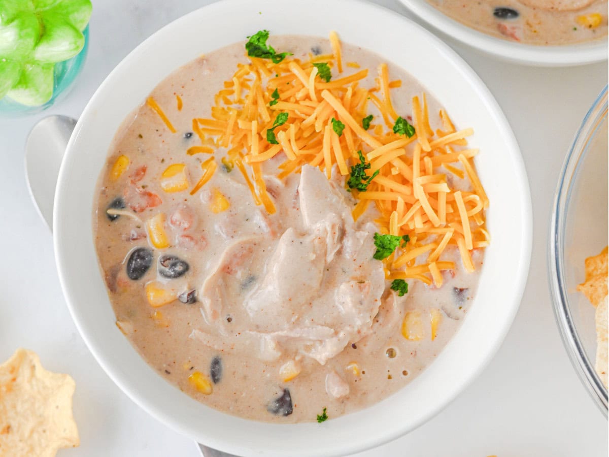 Slow cooker white chicken chili