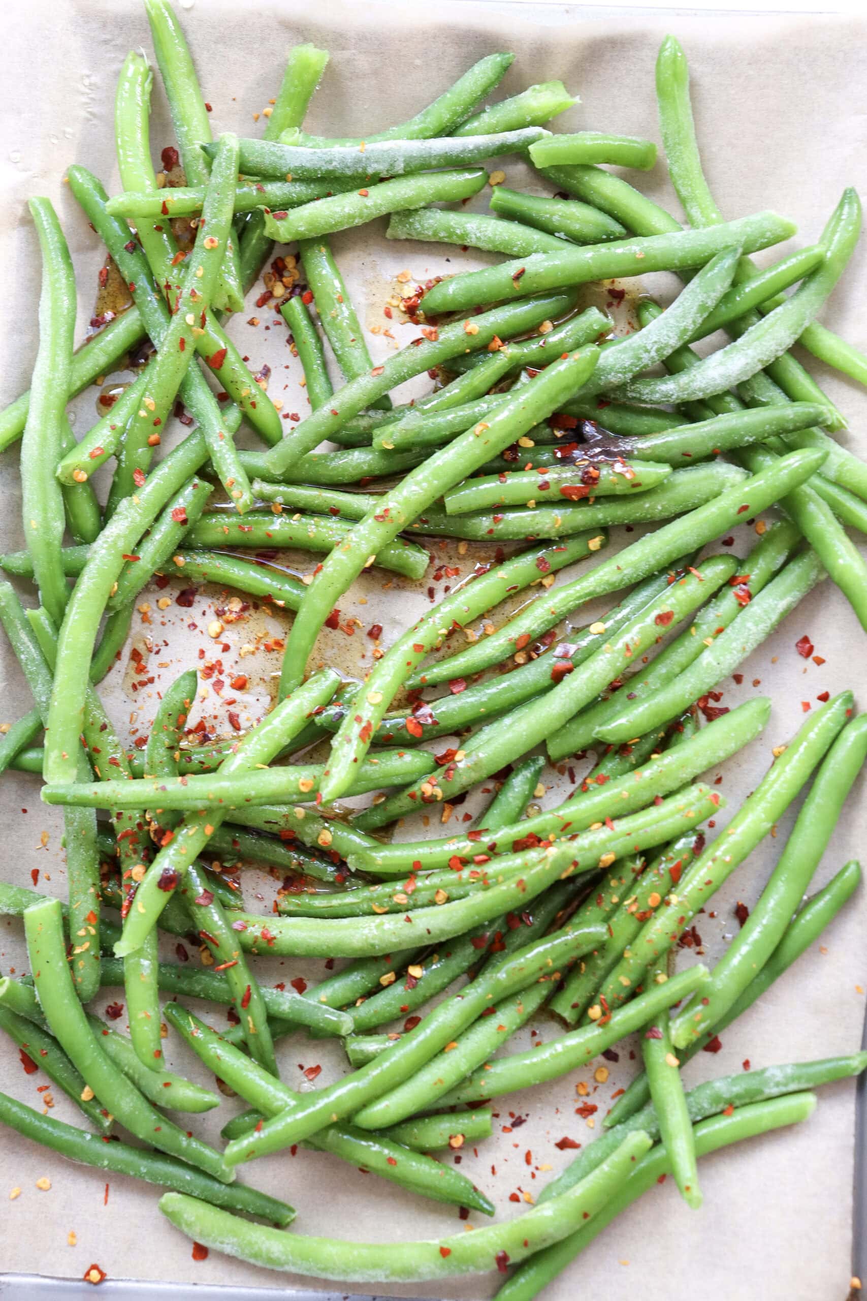Seasoned green beans with olive oil and red pepper flakes