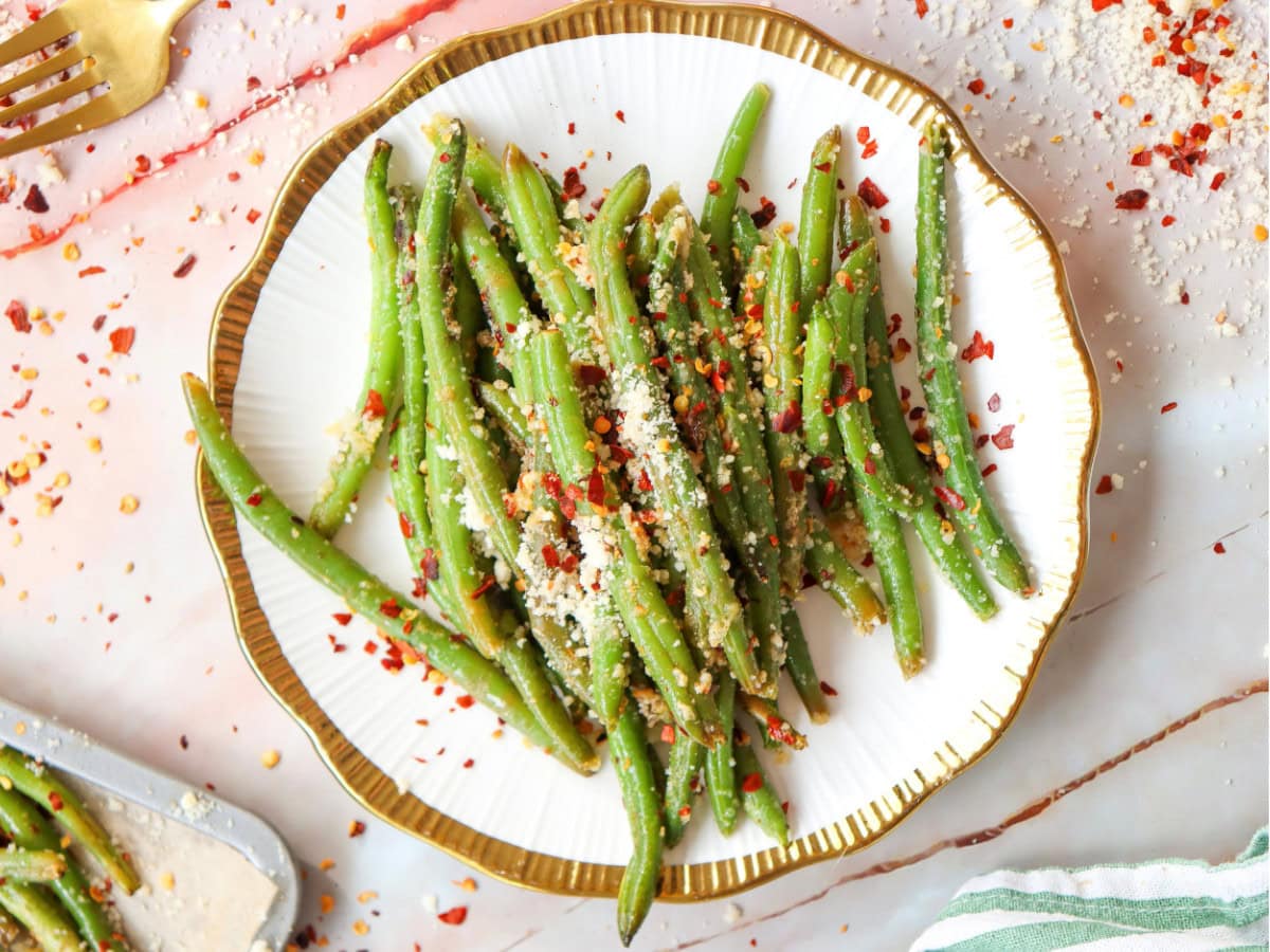 Garlic Parmesan green beans side dish