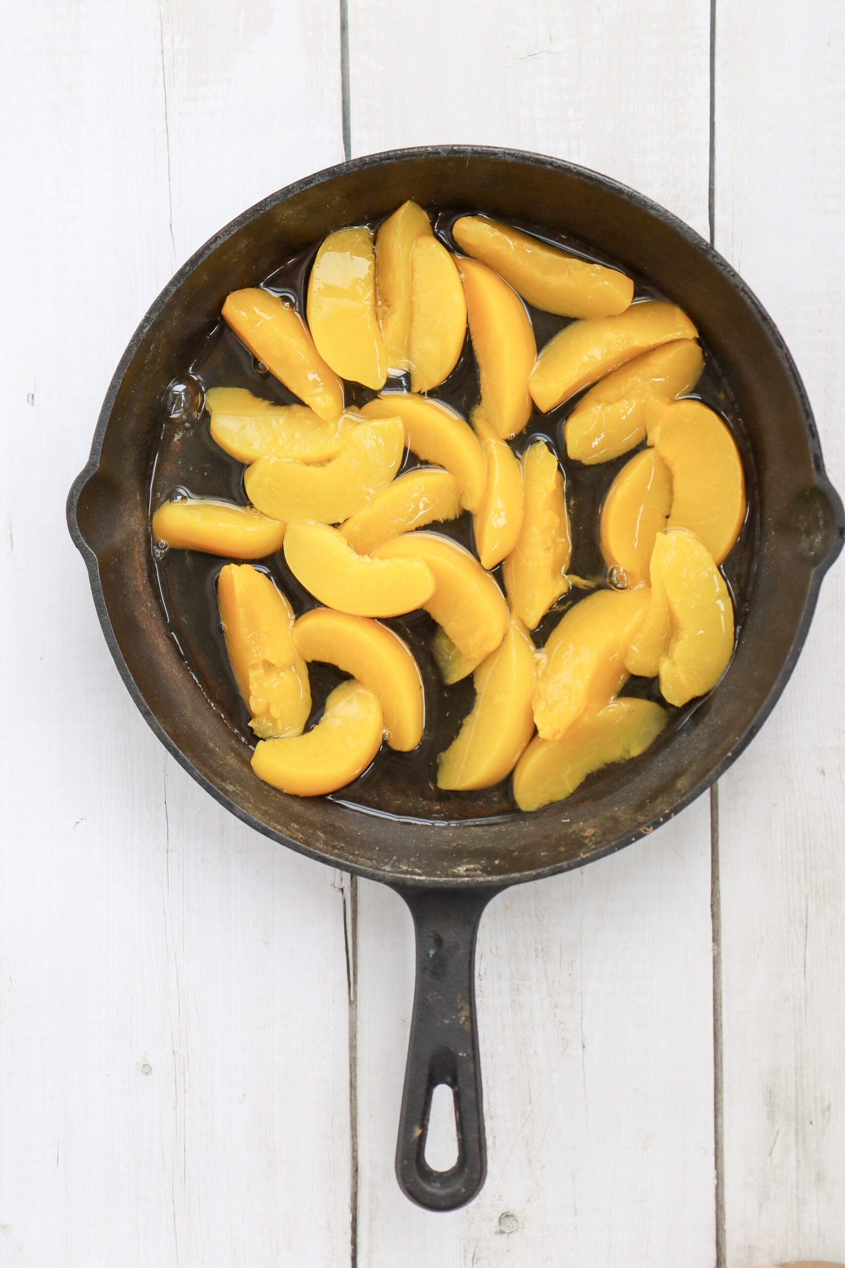 Canned peaches for cast iron skillet dump cake