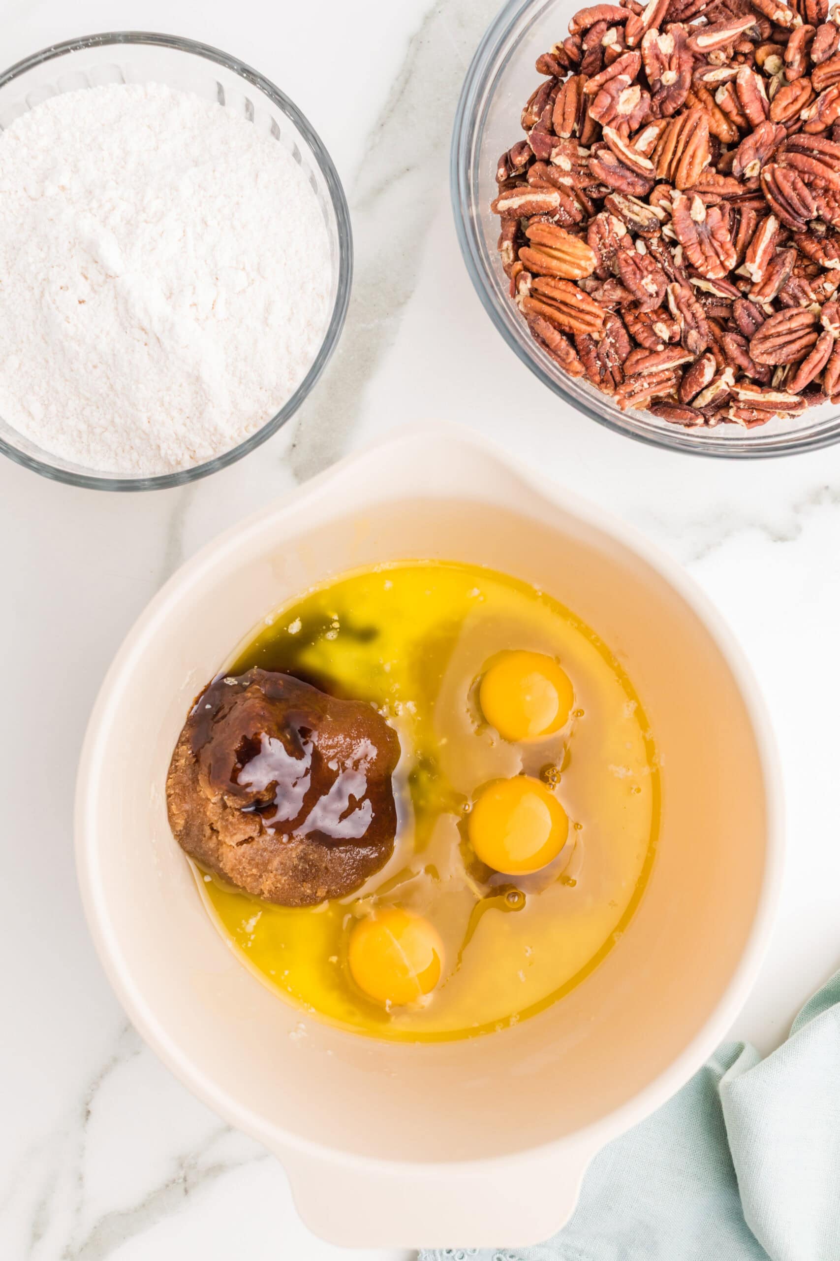Pecan pie dump cake filling ingredients